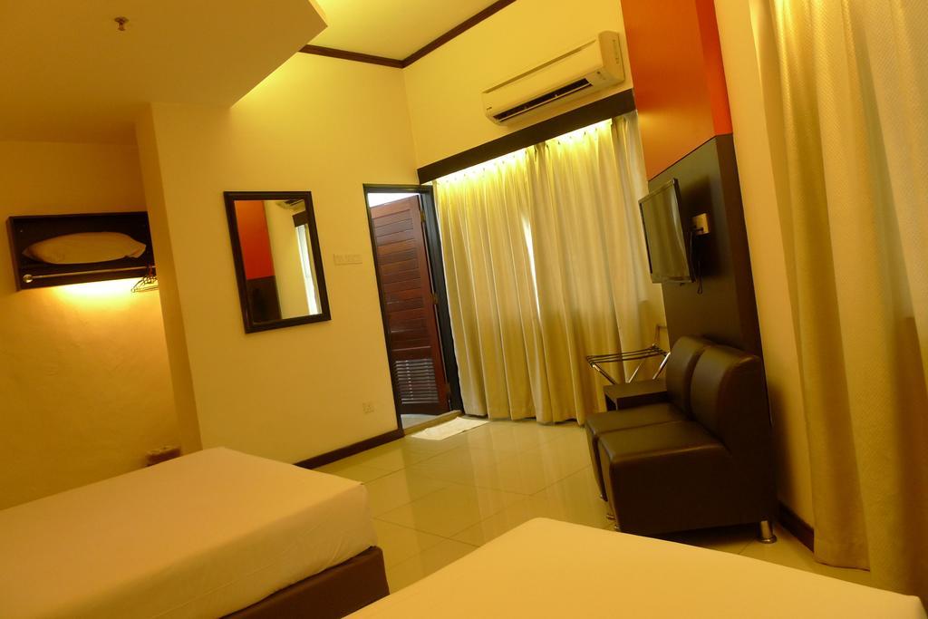 Meldrum Hotel Johor Bahru Room photo