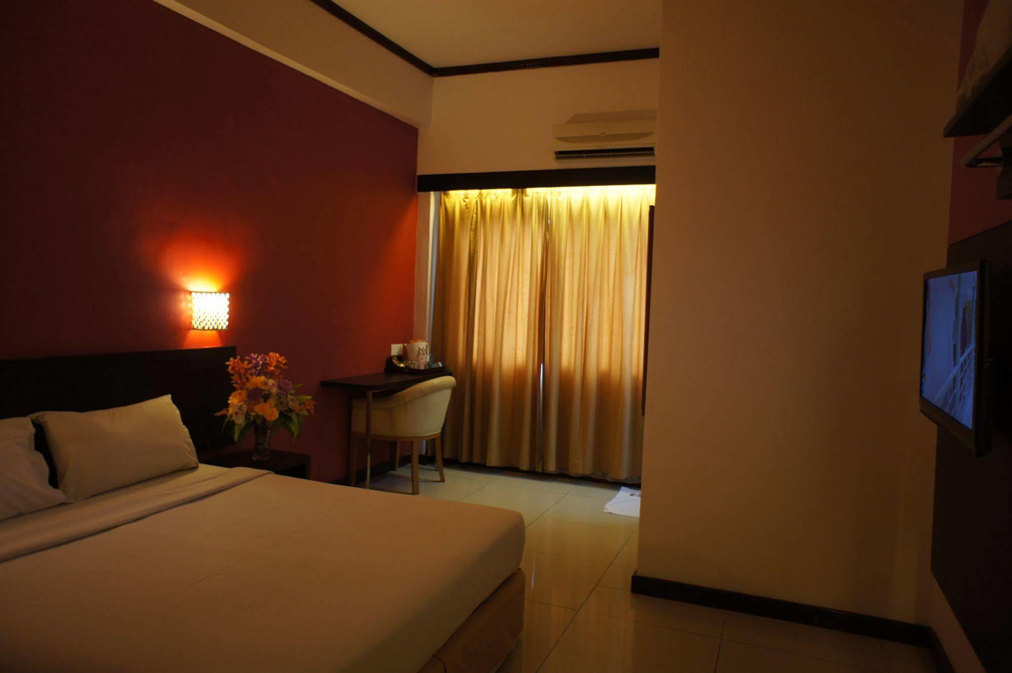 Meldrum Hotel Johor Bahru Exterior photo